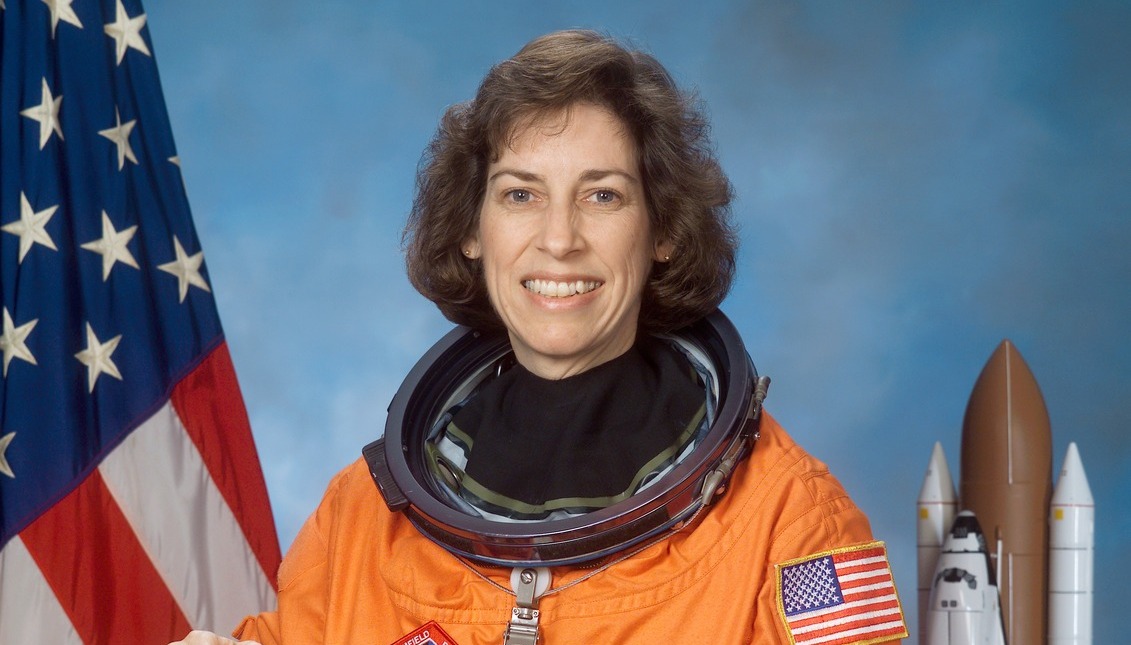 La Dra. Ellen Ochoa quiere promover la curiosidad por las ciencias entre los niños de origen hispano. Foto: Wiki Commons 