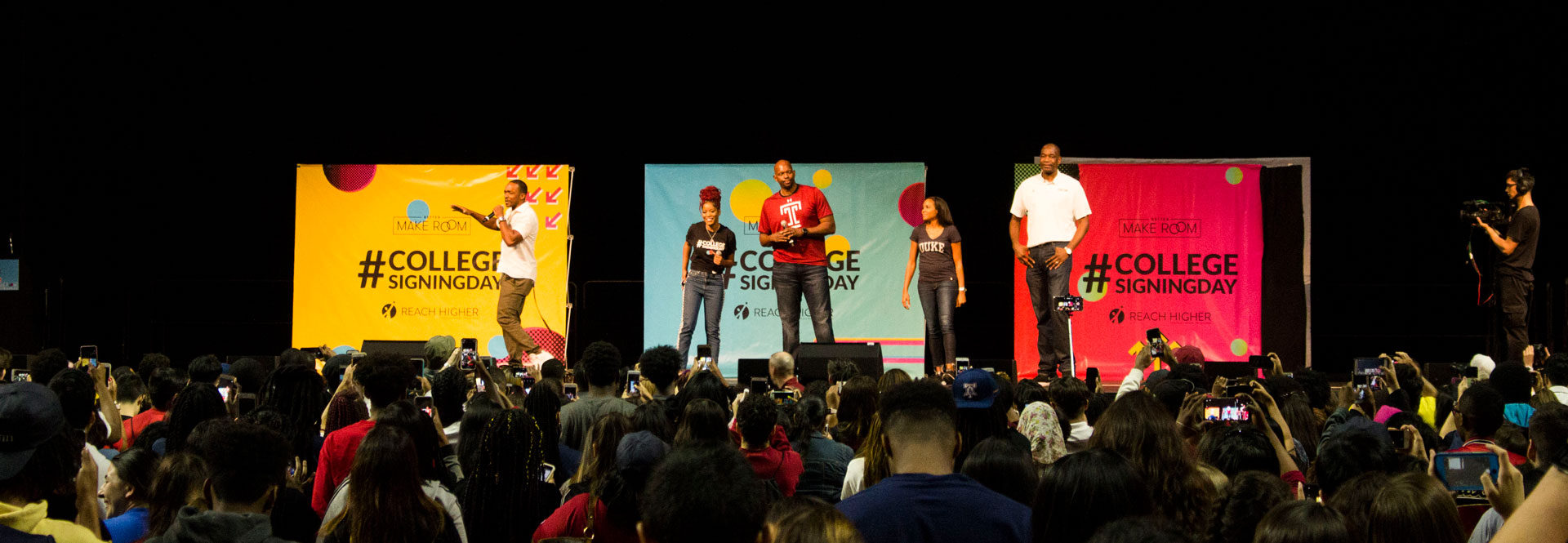 Michelle Obama led a star-studded cast on Wednesday, May 2, celebrating college-bound students in Philadelphia as part of the national College Signing Day event. Photo: Emily Neil / AL DÍA News