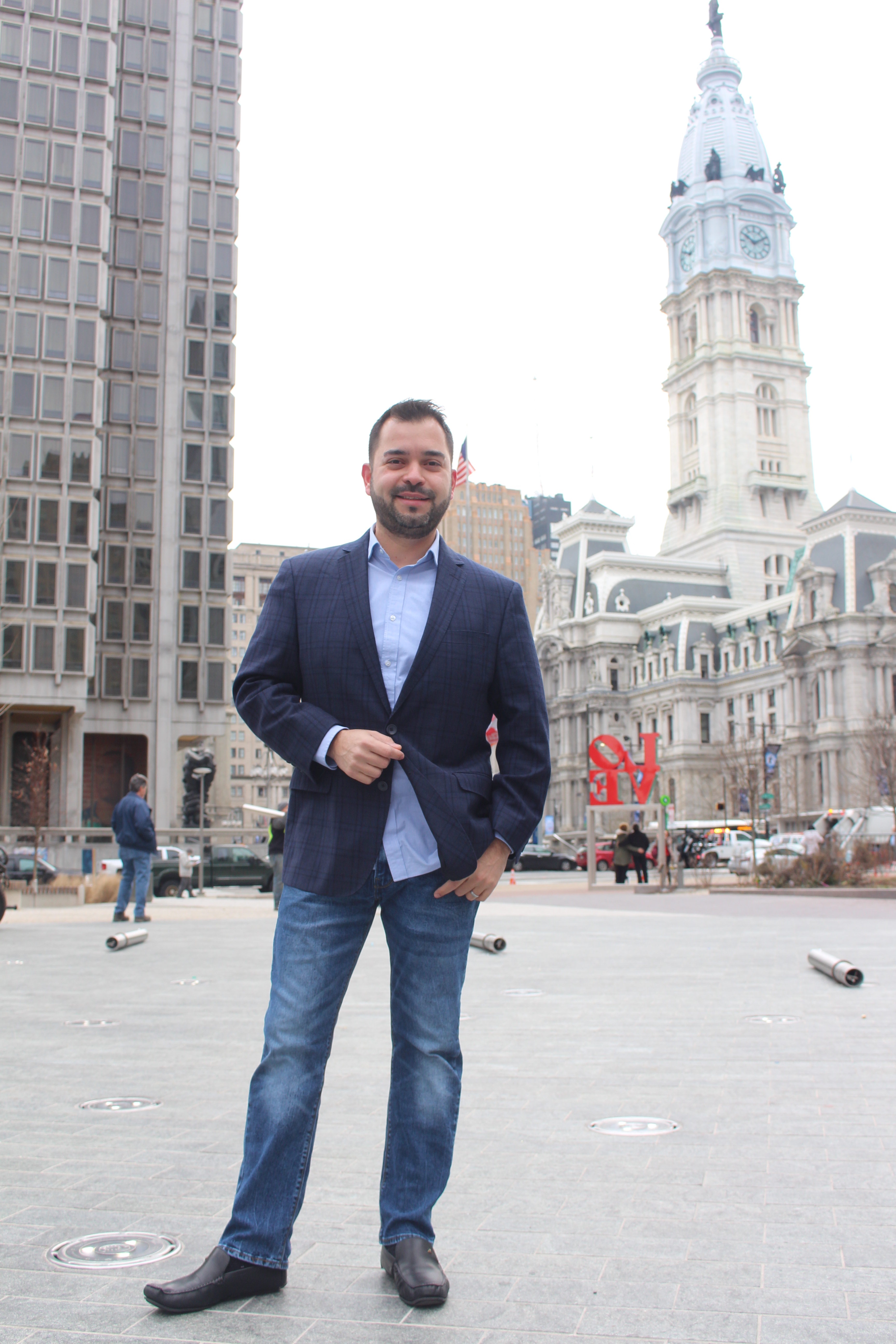 Fernando Treviño poses in front of Philadelphia's City Hall. Photo: Emily Neil/AL DÍA News.