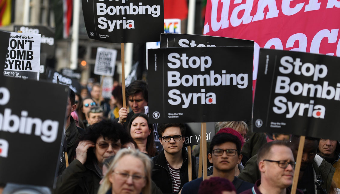 People marched in London last Monday against the attacks on Syrian soil by US, English and French forces. EFE