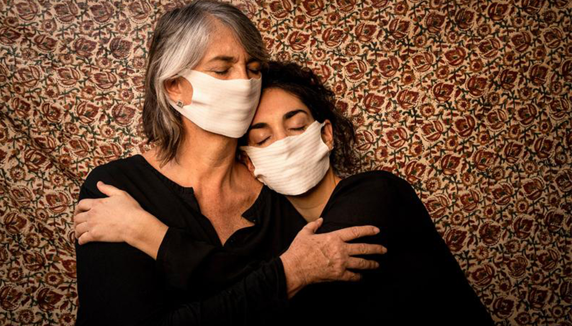 Autorretrato con mi madre, Santiago de Chile. Photo: Tamara Merino / COVID Latam