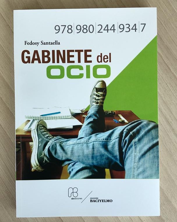 "El gabinete del ocio," by Venezuelan author Fedosy Santaella, is a collection of essays that was recently published. 