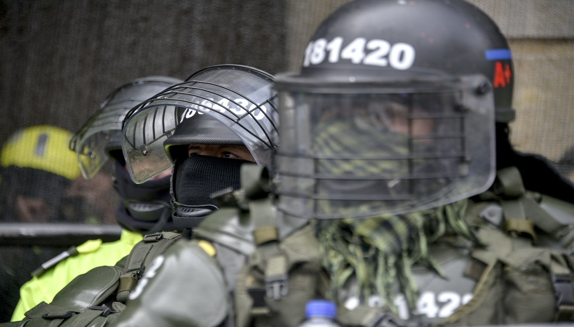 BOGOTA, COLOMBIA: Riot police offficers stand guard as demonstrators march during protests and national strike against government of President Iván Duque  (Photo by Guillermo Legaria/Getty Images)