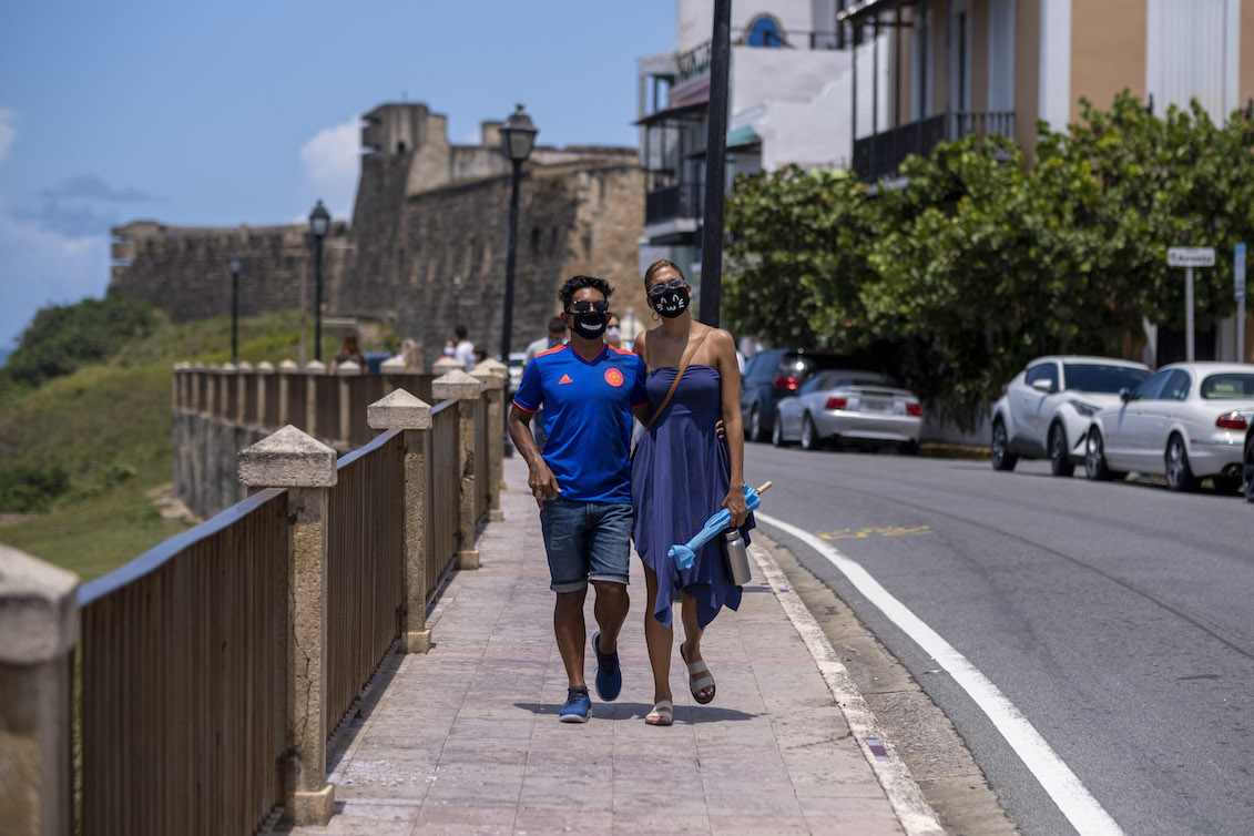 A couple of tourists wear face masks in Old San Juan, Puerto Rico on July 20, 2020. Photo: Ricardo Arduengo/AFP via Getty Images.