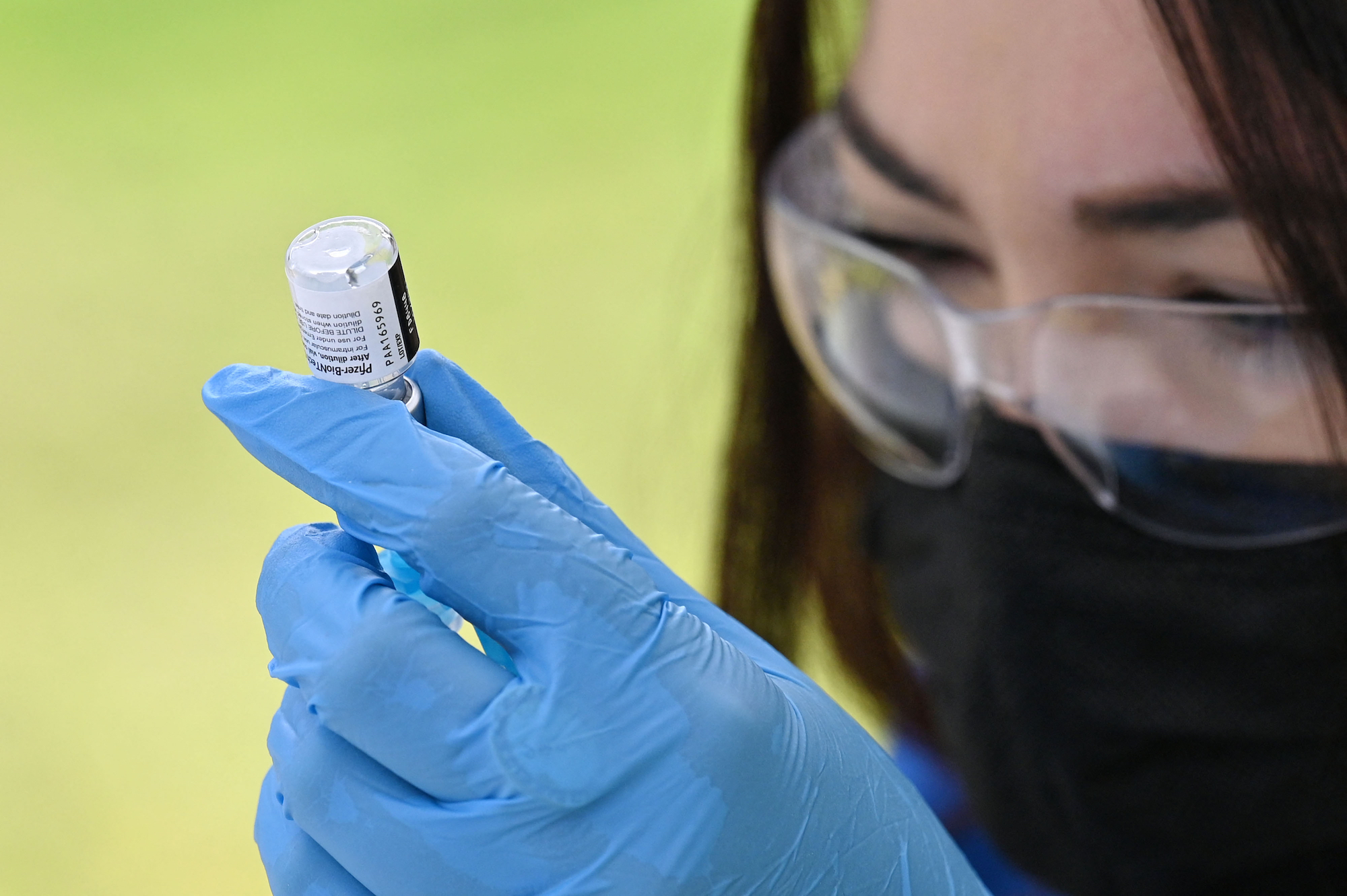 A healthcare worker fills a syringe with Pfizer Covid-19 vaccine at a community vaccination event in a predominately Latino neighborhood in Los Angeles, California, August 11, 2021. Photo: Robyn Beck/AFP via Getty Images.