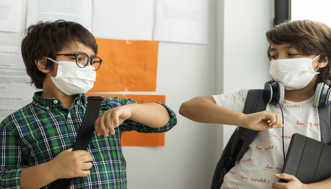 School districts across the country are implementing mask mandates despite states' order against it. Photo: Getty Images.
