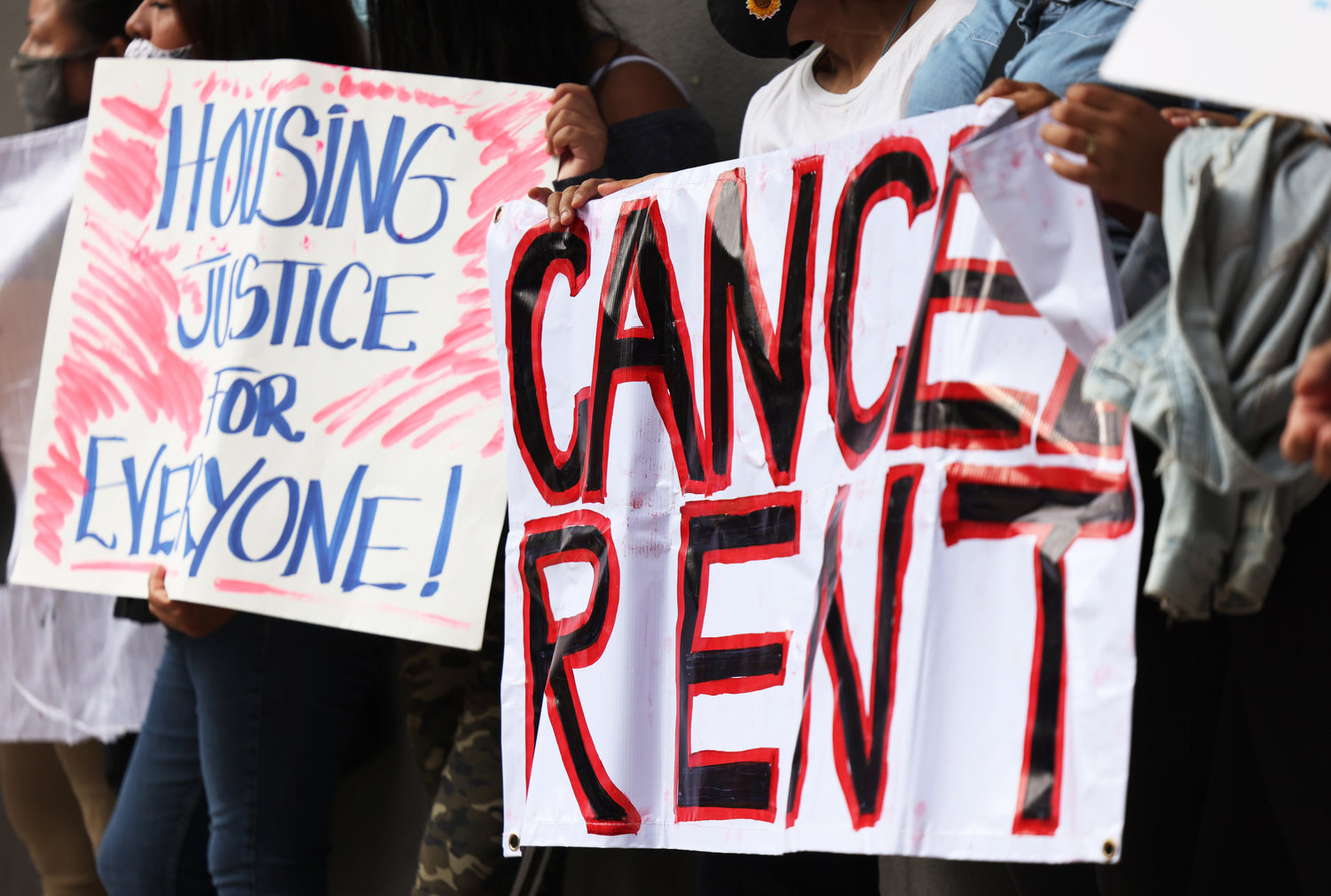 A new study found that lifting eviction moratoriums can alter the rate of COVID-19 cases and deaths. Photo: Michael M. Santiago/Getty Images 