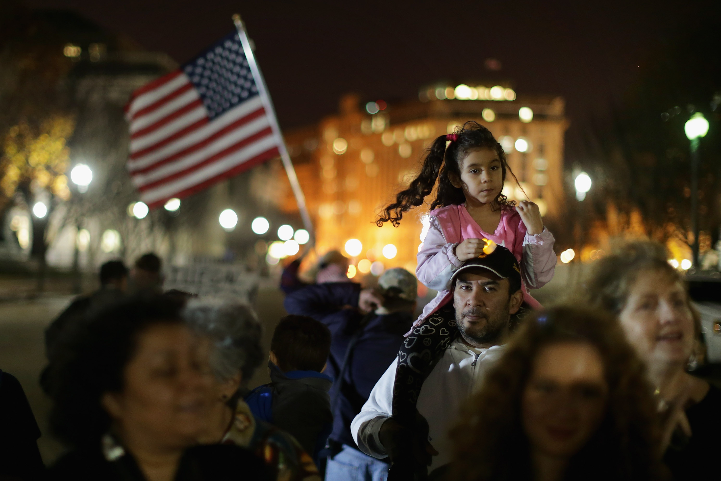 Demonstrators hold a vigil in support of children fleeing violence in Central American outside the White House November 24, 2014 in Washington, DC. Photo: Chip Somodevilla/Getty Images.
