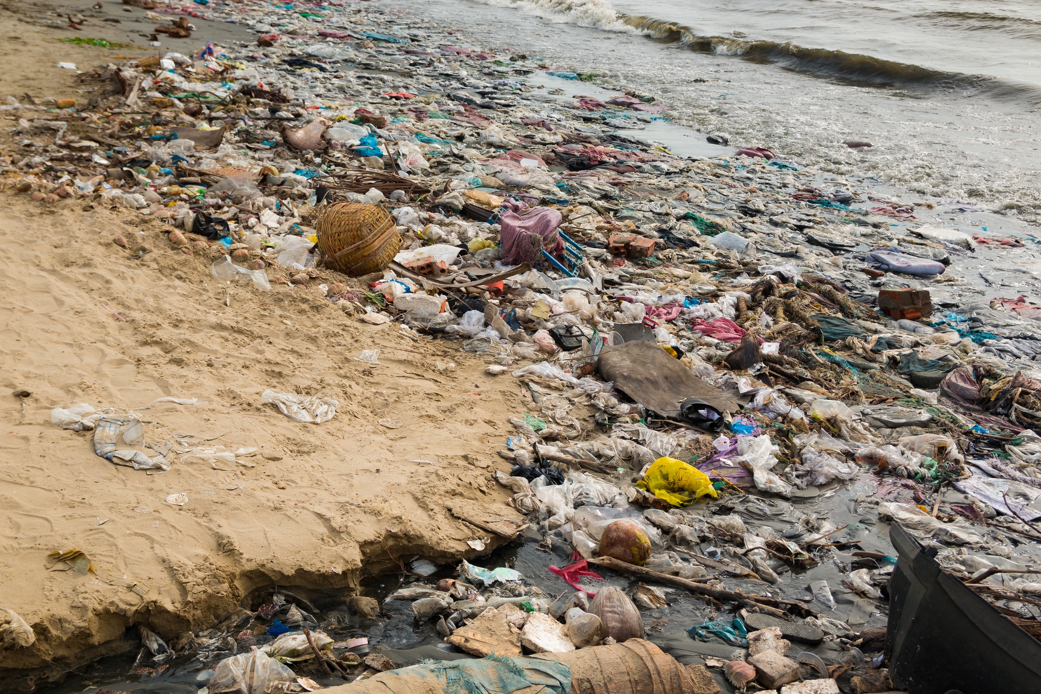 “13 tons of plastic waste are dumped into the global marine environment each year”. Photo: Tatiana Dyuvbanova/Getty Images