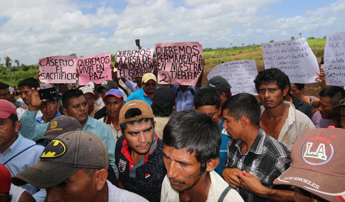 Undated file photo of the evicted residents of the Guatemalan community of Laguna Larga, who have been camping out on the Mexican border, waiting for the return of the land from which they were displaced. EFE/LA 72
