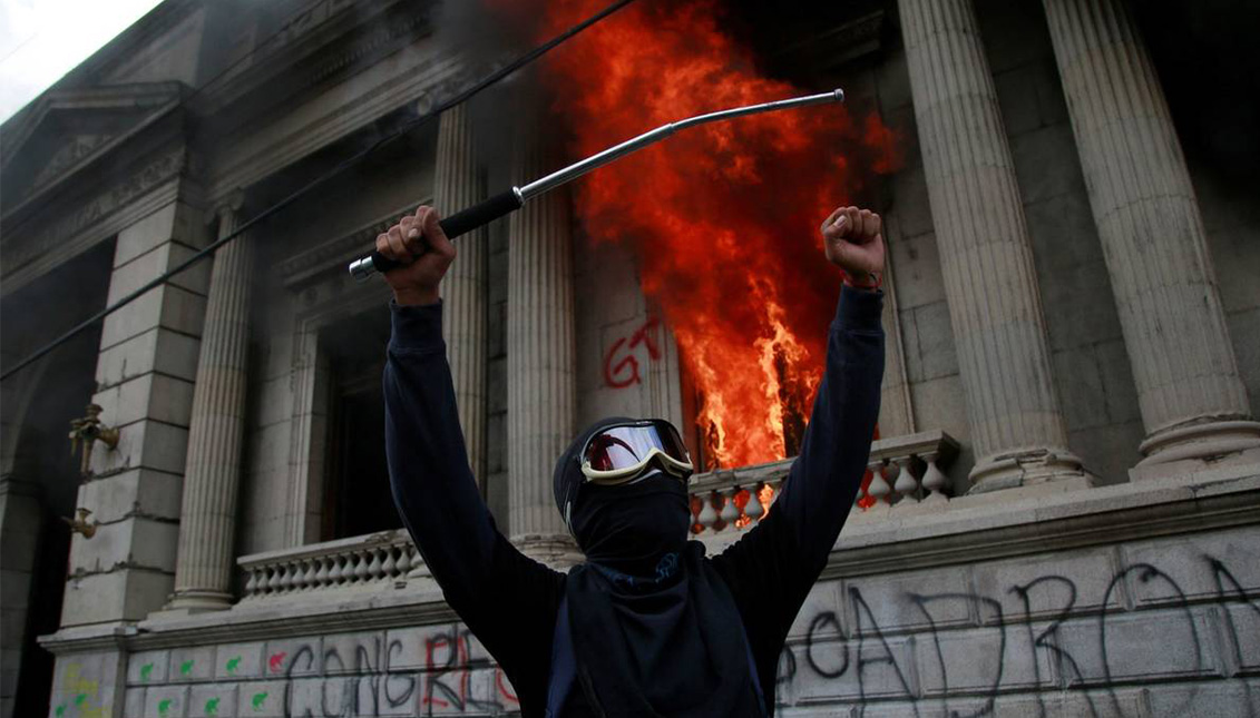 Las protestas terminar con 42 detenidos. Photo: EFE