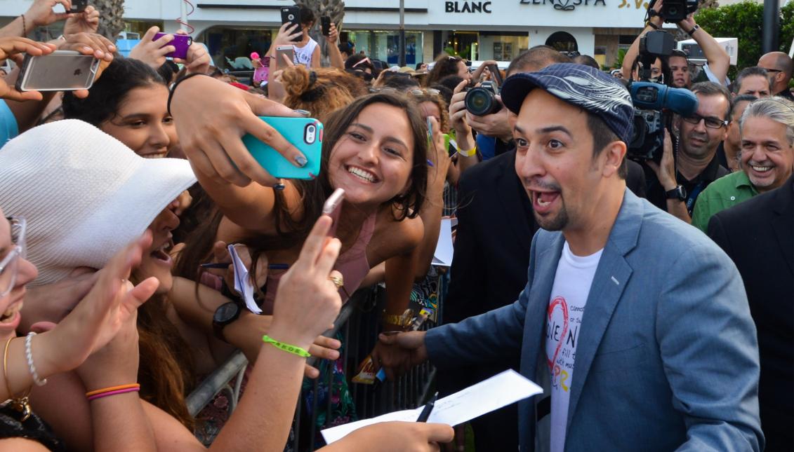 Lin-Manuel Miranda among his fans in San Juan de Puerto Rico, last summer. The famous actor, of Puerto Rico origin has urged to promote the arts as a way to improve the social and educative level of the island. EFE/Enid M. Salgado