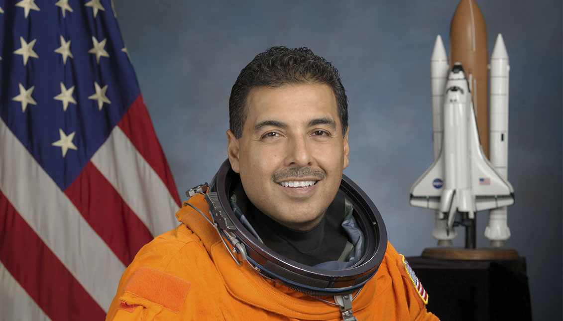 El ex-astronauta de la NAA José Hernández. 
