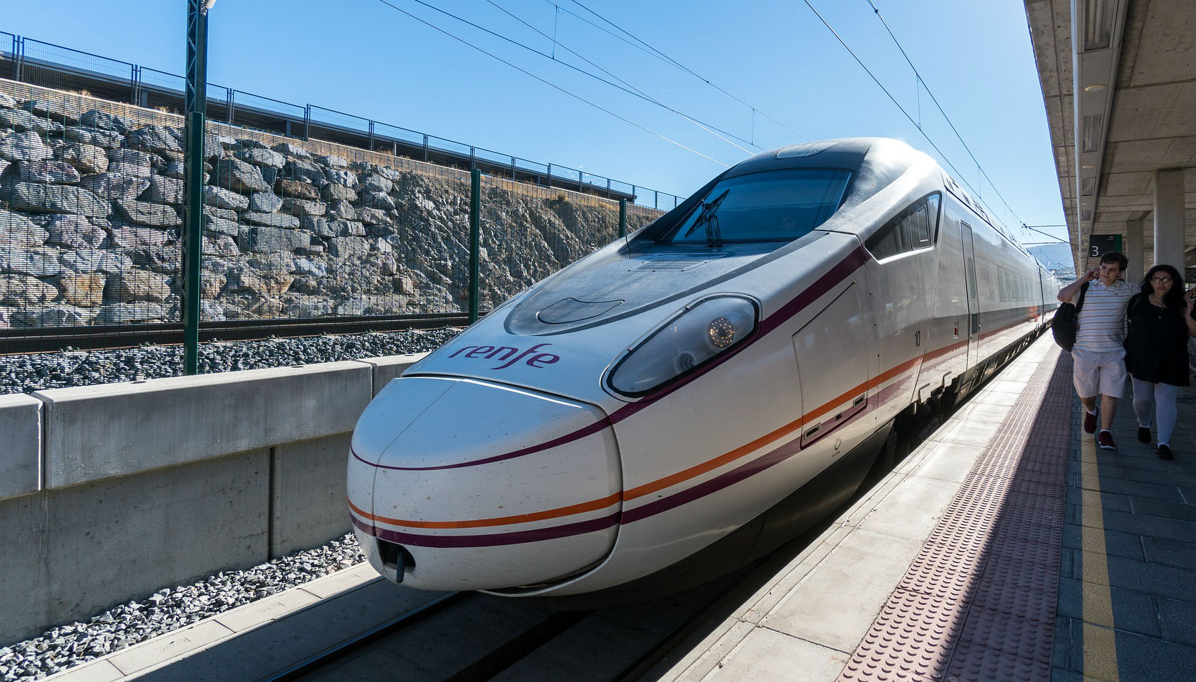 El AVE es el tren de alta velocidad de España. Foto: steven_yu
