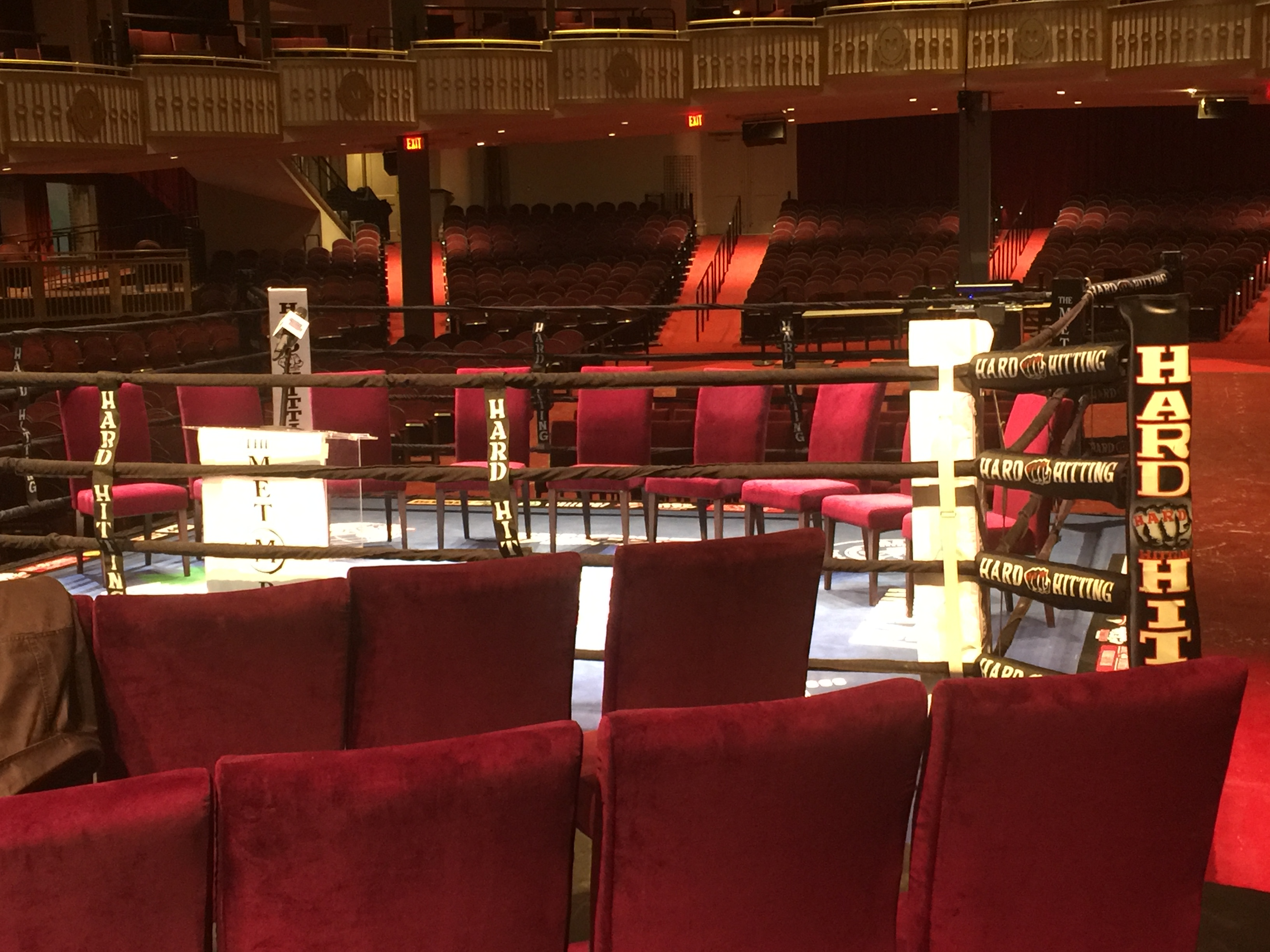 The ring at the center of The Met in Philadelphia. Photo: Jensen Toussaint / AL DÍA News