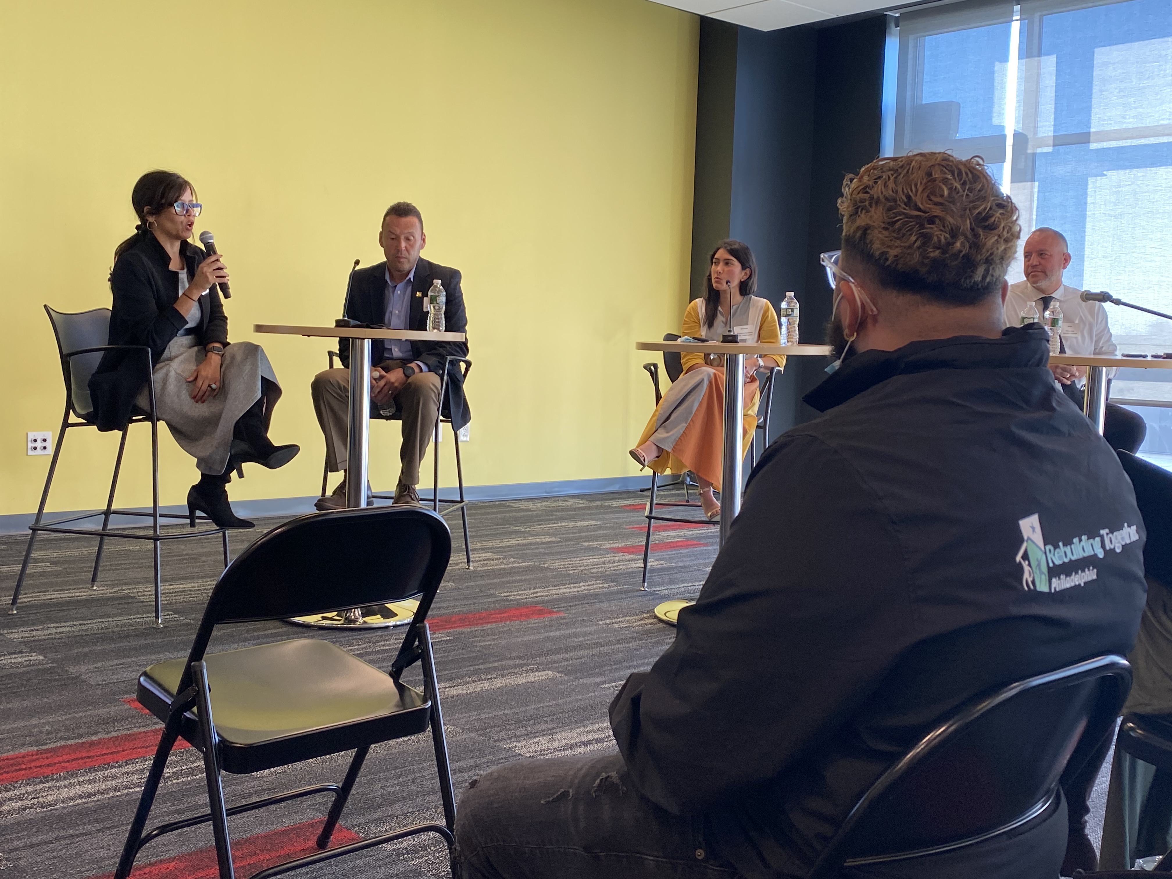 Jennifer Rodriguez, President & CEO of the Greater Philadelphia Hispanic Chamber of Commerce (far left) moderates a panel discussion during the 2021 Closing the Gap Conference on Oct. 20. Photo: Jensen Toussaint/AL DÍA News. 