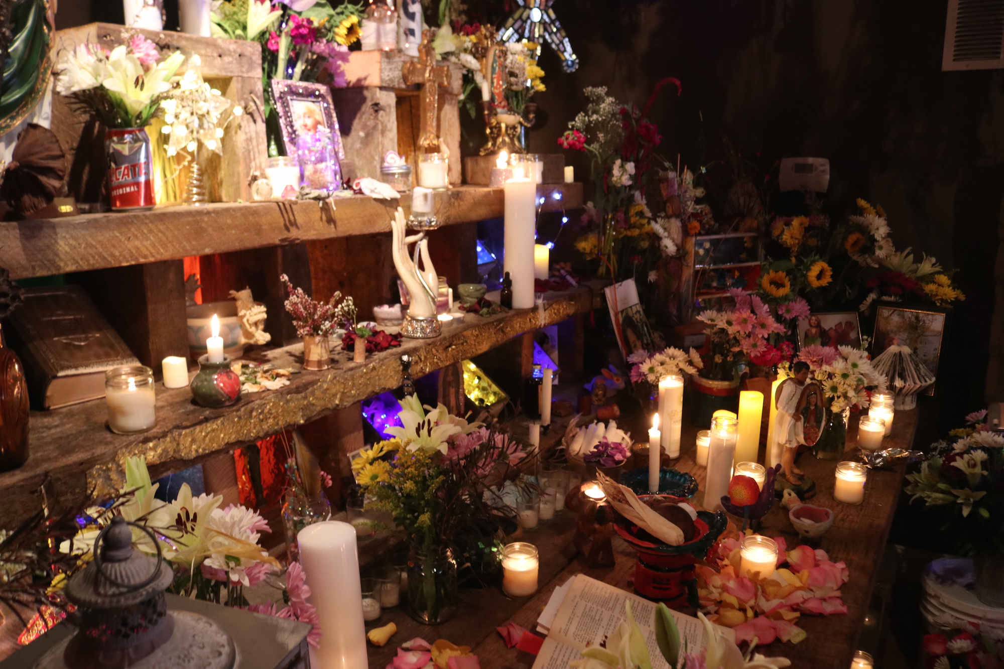 The centerpiece altar of "La Ofrenda," featuring the "ofrendas" provided by members of South Philly's Mexican community. Photo: Nigel Thompson/AL DÍA News.