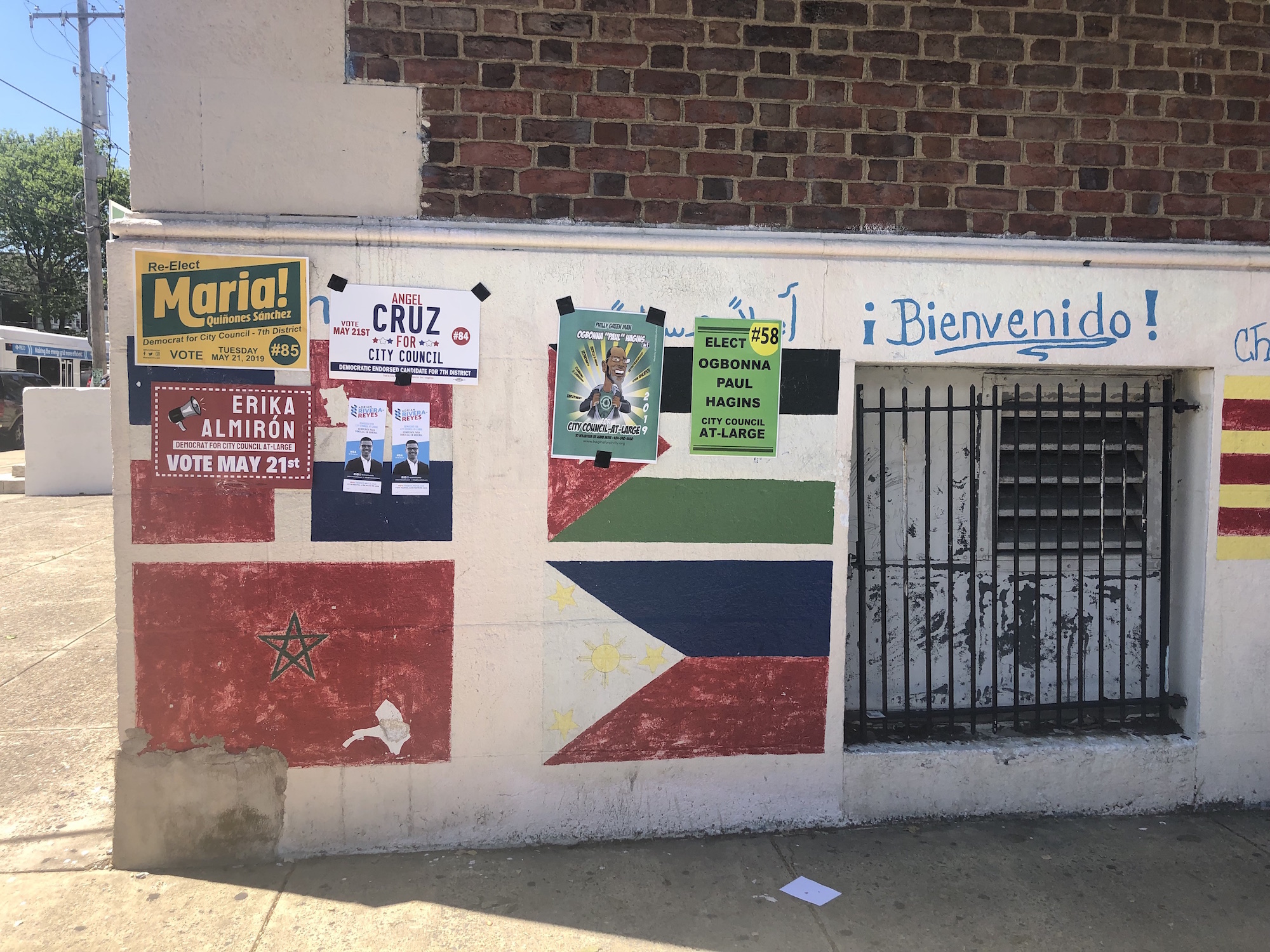 Political banners posted at the corner of Wyoming Ave. and B St. in the 42nd Ward on May 21. Photo: Michelle Myers/AL DÍA News.