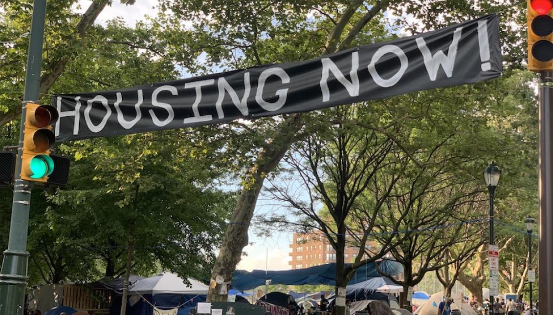 Philadelphia tried and failed for a third time to clear homeless encampments at the Ben Franklin Parkway and Ridge Avenue. Photo: Maritza Zuluaga/AL DÍA News.
