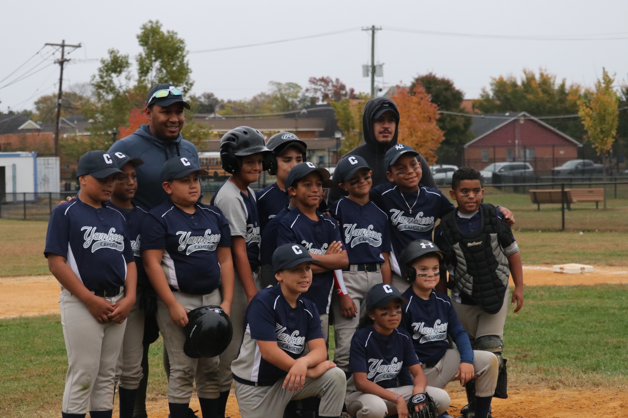 The Yankees pose for a team picture after the last game of the season. Photo: Nigel Thompson/AL DÍA News.