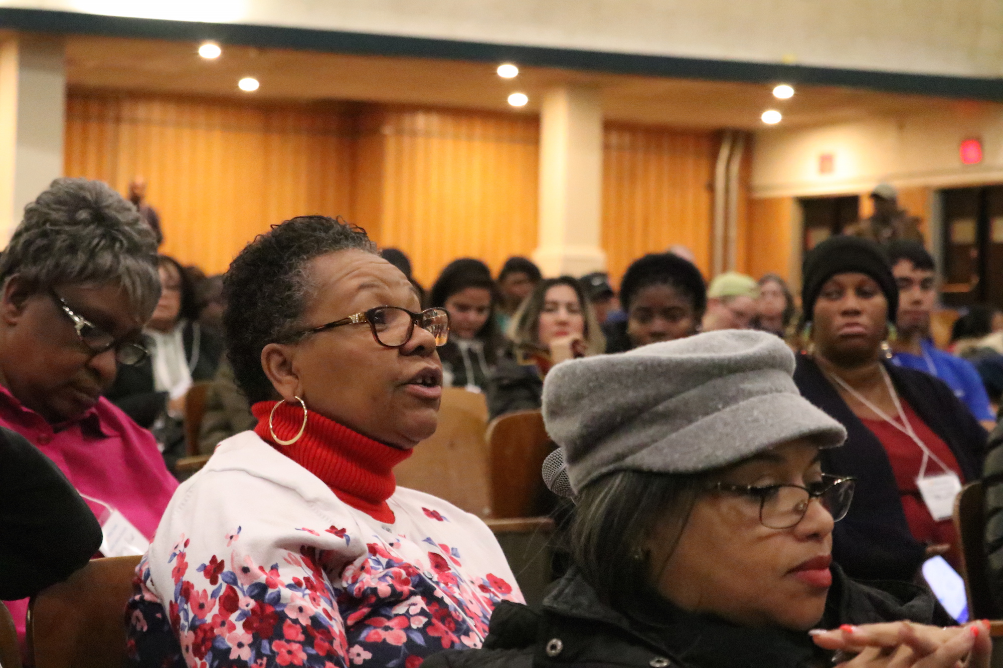 An attendee asks a question to a panel during Nov. 9's Action Summit held by Philly Counts 2020 at South Philadelphia High School. Photo: Nigel Thompson/AL DÍA News.