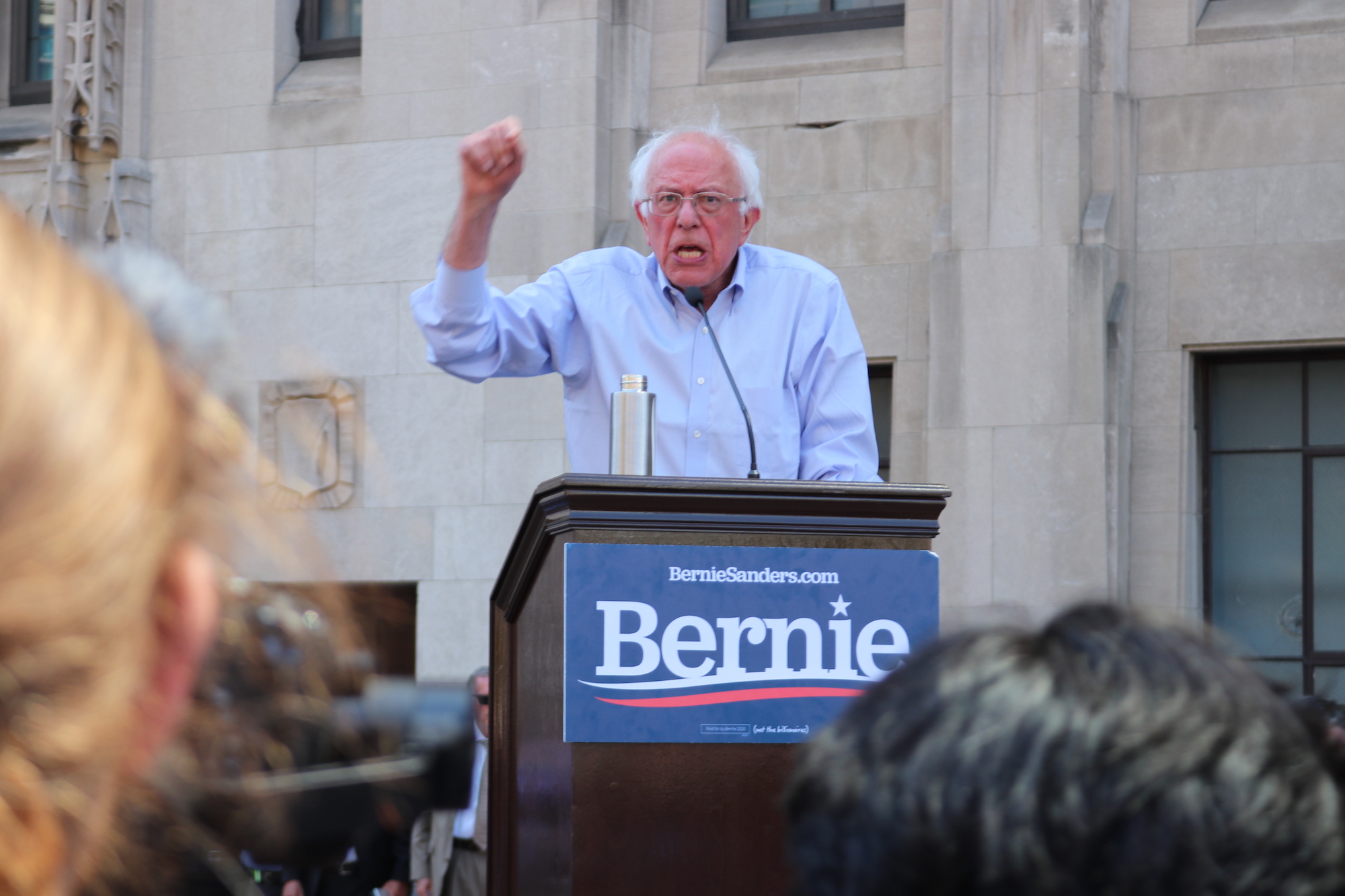 Vermont Sen. Bernie Sanders speaks to supporters and protesters outside Hahnemann University Hospital on July 15. Photo: Nigel Thompson/AL DÍA News.