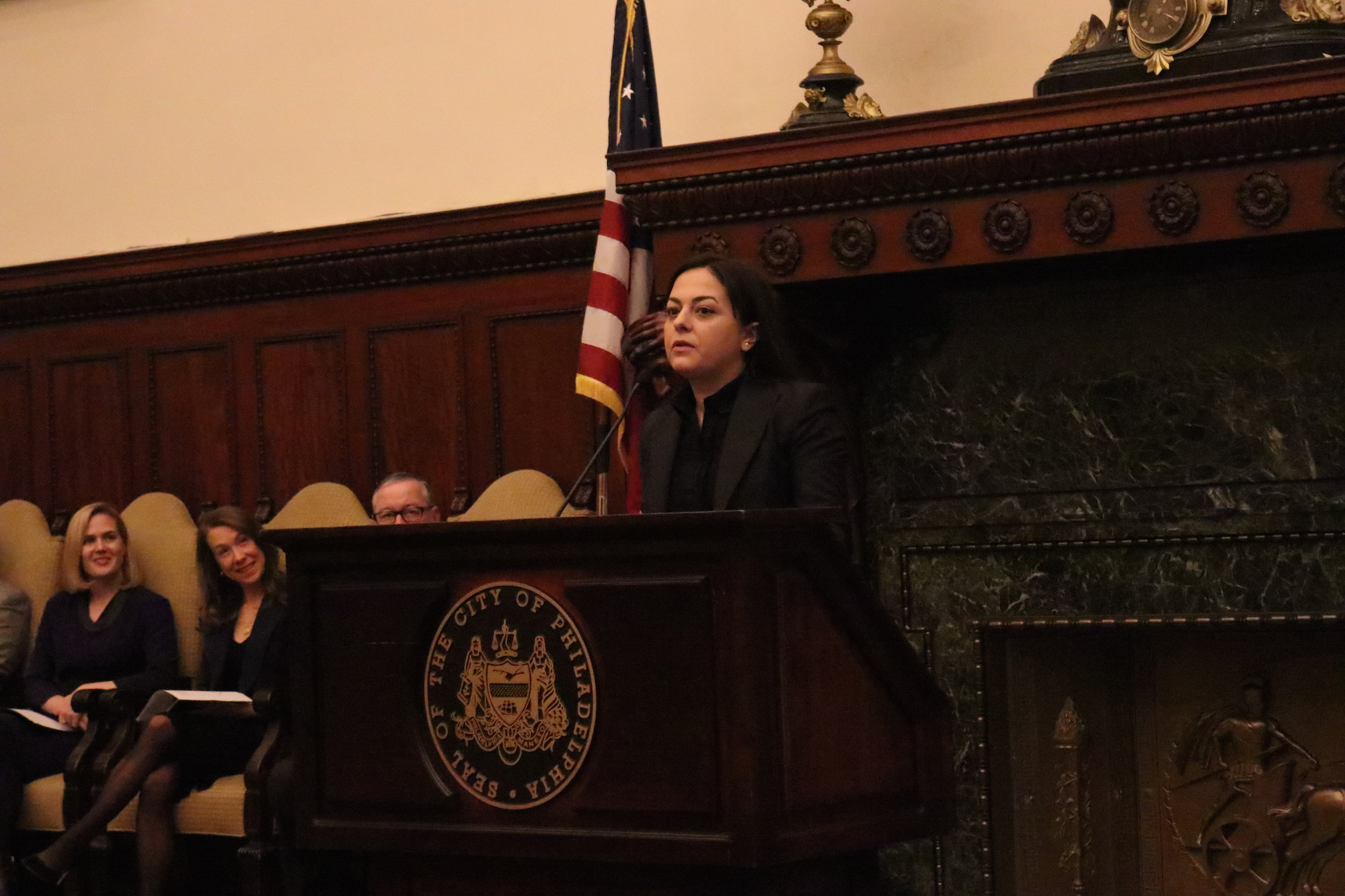 Berna Altok tells part of her journey to the U.S. from Turkey at a press conference on the morning of Jan. 15, 2020. Photo: Nigel Thompson/AL DÍA News.
