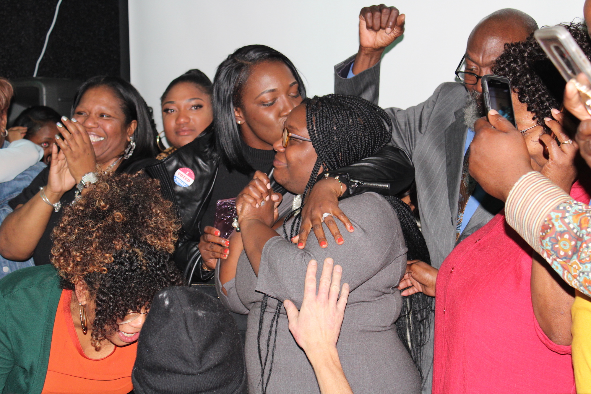 Brooks celebrates with her daughter, Kashmere. Photo: Emily Neil / AL DÍA News.