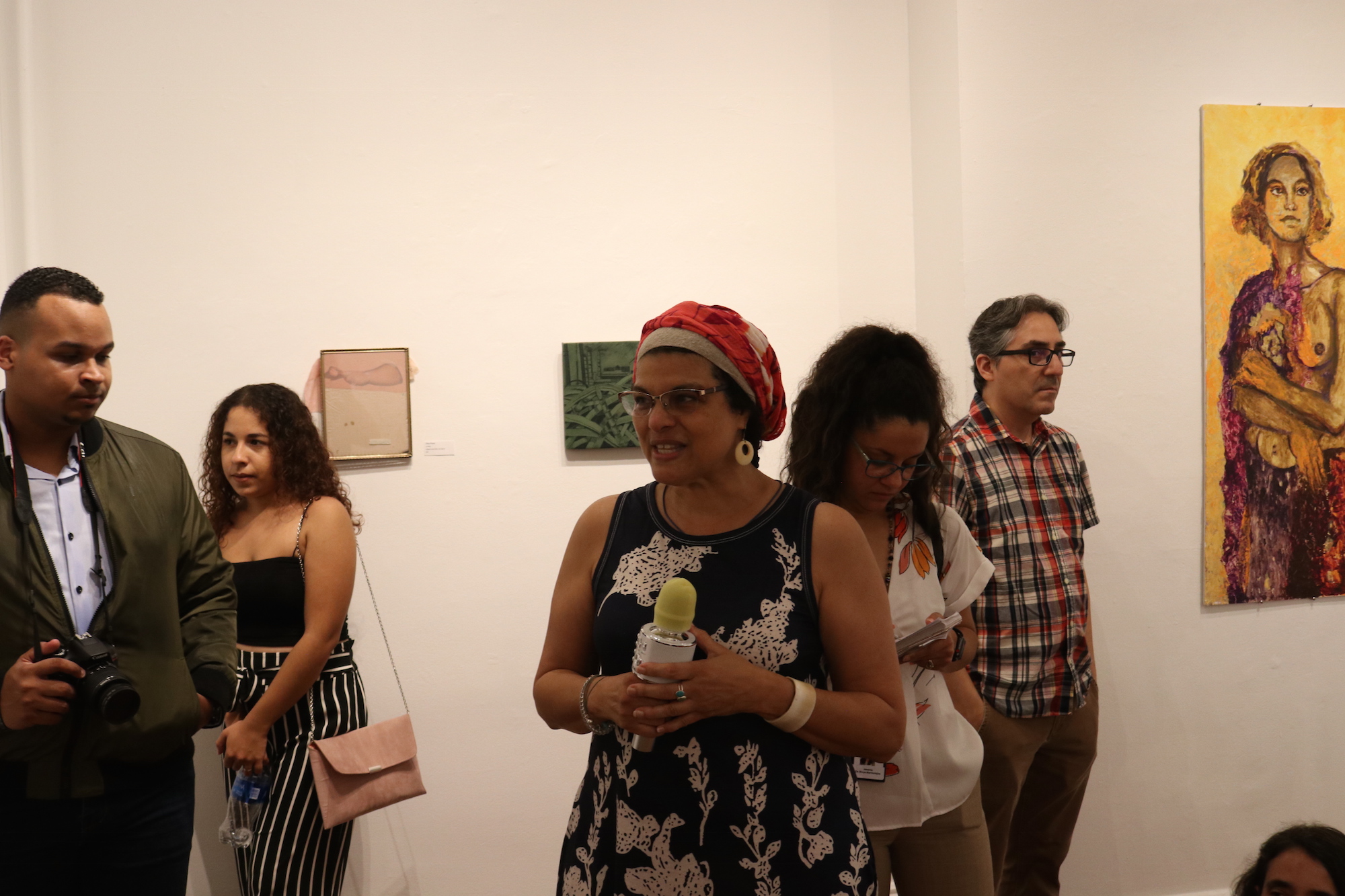 Curator Edna Santiago, speaks to attendees before a performance at the opening night of her exhibition "Nor Wind, Nor Water." Photo: Nigel Thompson/AL DÍA News