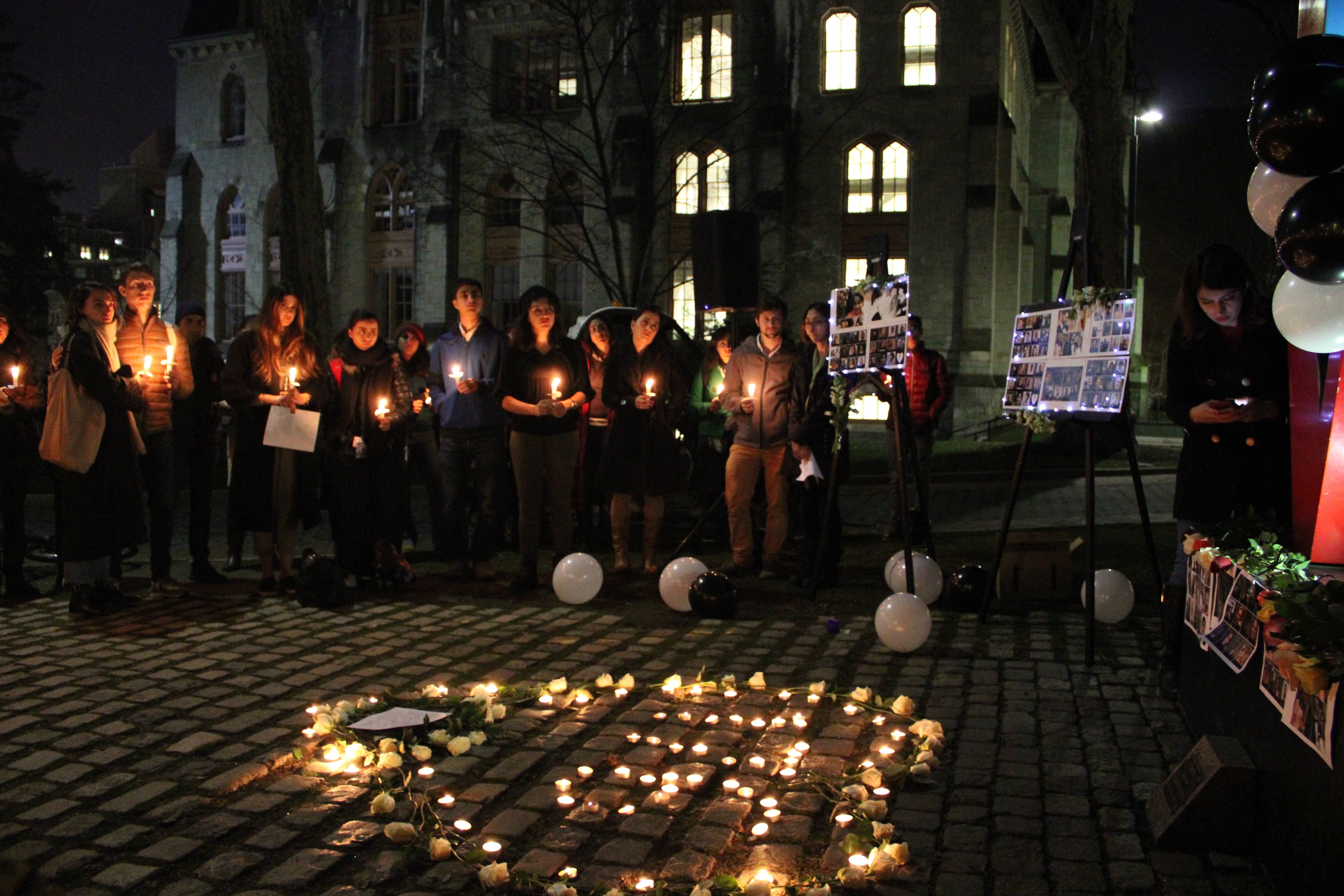 Students, members of the Iranian diaspora community, and others gathered on UPenn's campus on Jan. 15 to remember the 176 people who lost their lives in the plane shot down on Jan. 8. Photo: Emily Neil / AL DÍA News