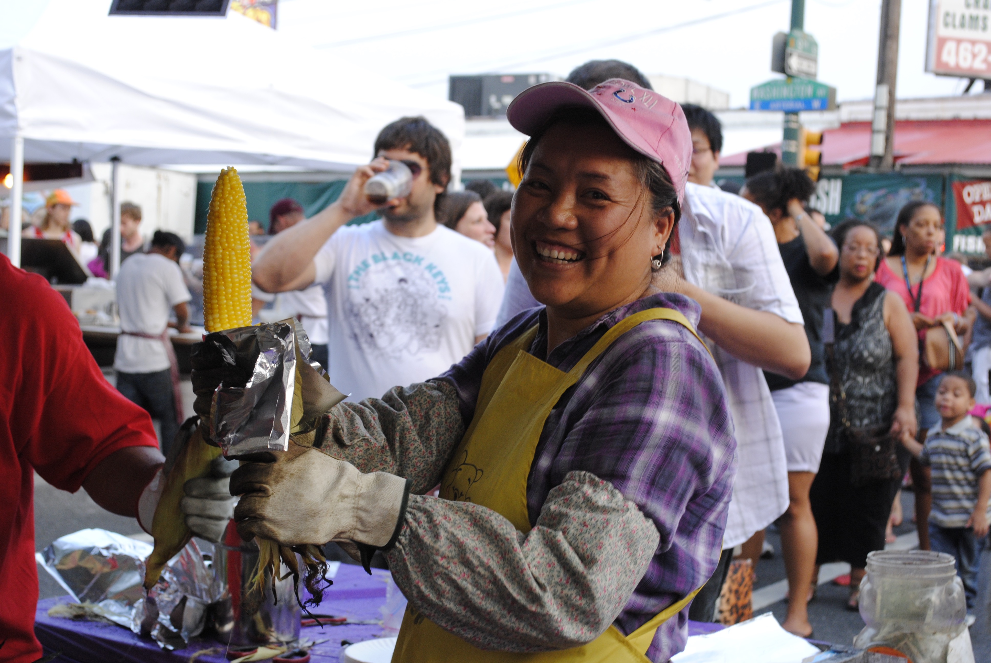 Vendor in 9th Street in Philadelphia. Photo: AL DÍA Archives