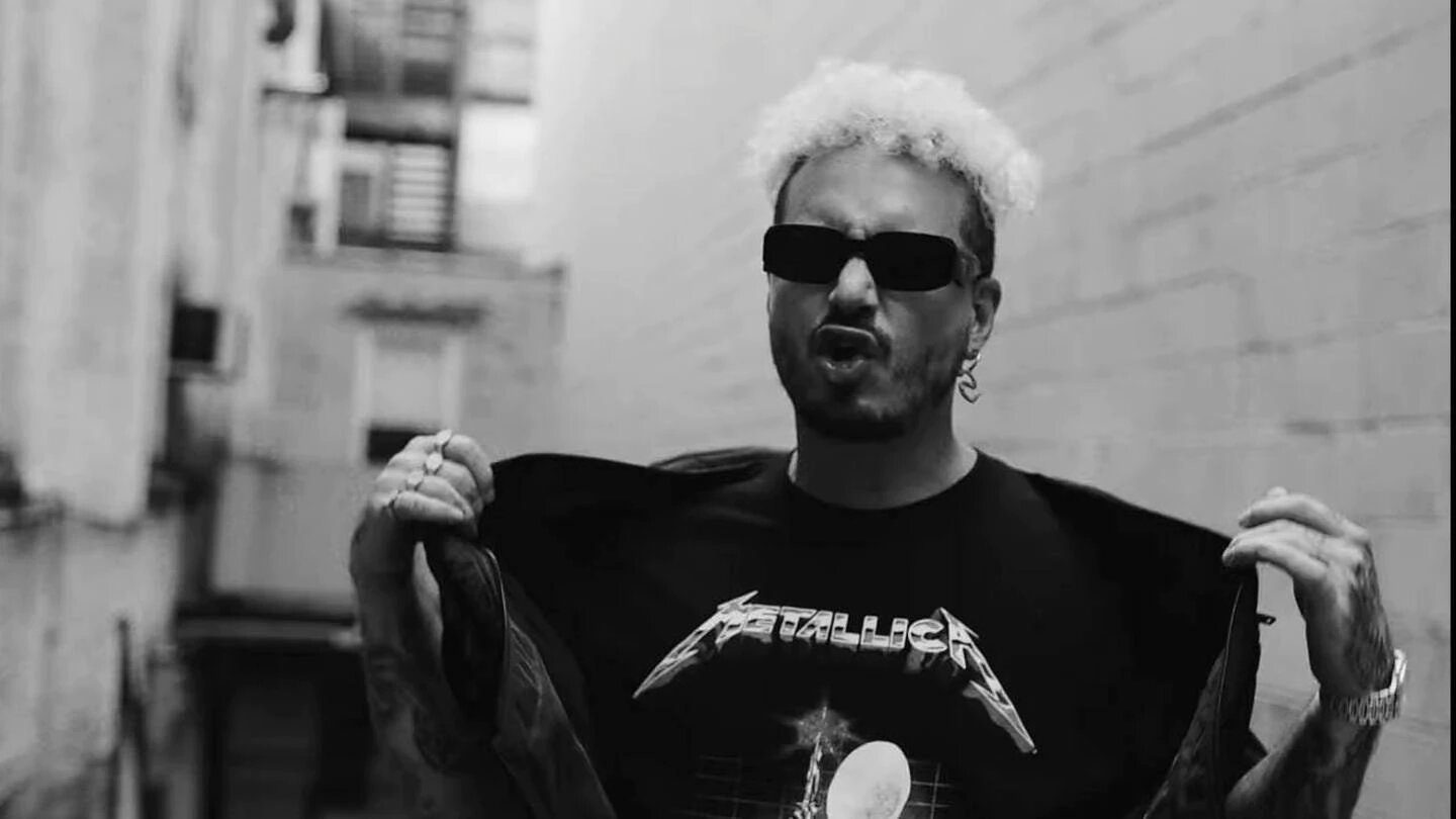 JBalvin, marco del vídeo 'Wherever I May Roam'. 