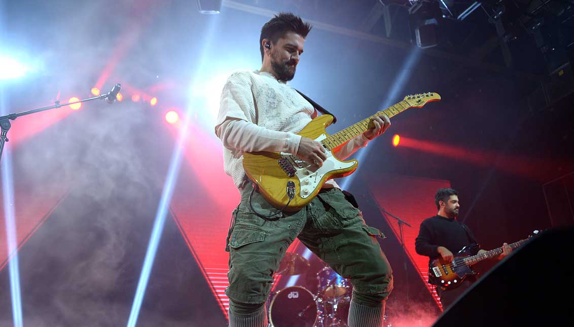 As a true entertainer, Juanes interacted with the crowd and for a couple of hours, washed away all the real world struggles we face in life and gave his fans a party no one would forget. Photos: Peter Fitzpatrick.