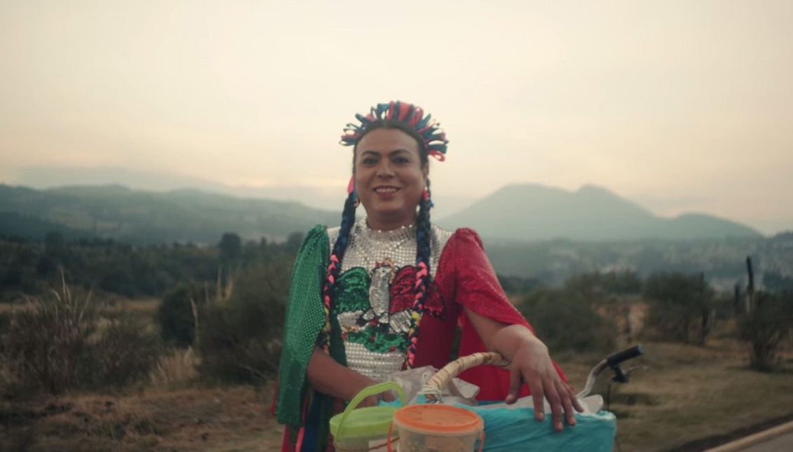 Marven, mejor conocida como "Lady Tacos de Canasta", es oaxaqueña y se identifica como 'muxe', el tercer género indígena zapoteca. 