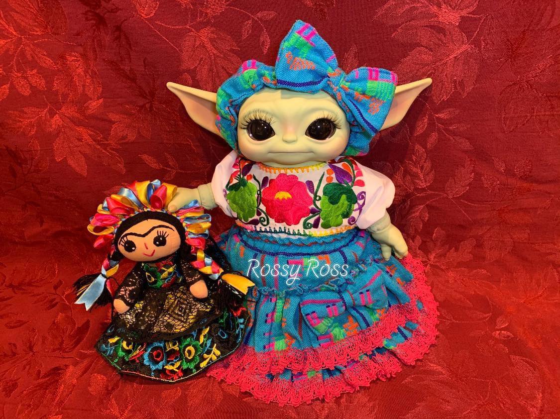 Baby Yoda dressed as Frida Kahlo. Photo from Rossy Holguín's facebook