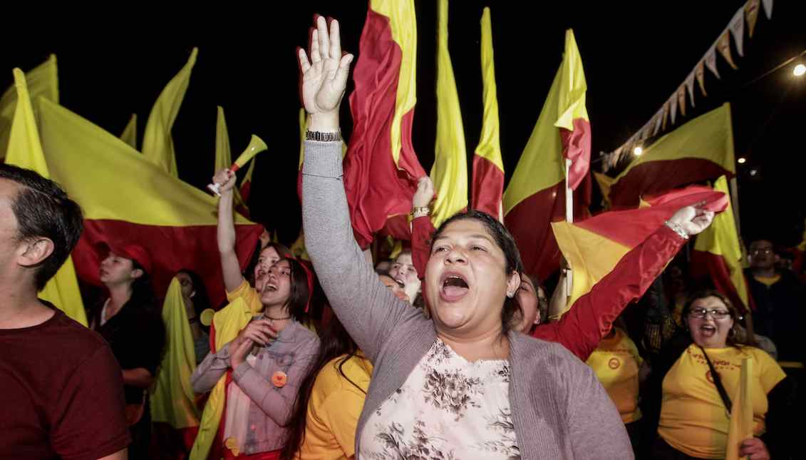 Supporters of the Partido de Acción Ciudadana (PAC) await the arrival of their presidential candidate, Carlos Alvarado on Sunday, February 4, 2018, after knowing that he will contest the second round of Costa Rican presidential elections with Fabricio Alvarado, evangelical leader of the Partido Restauración Nacional (PRN), in San José (Costa Rica). EFE / Alexander Otárola