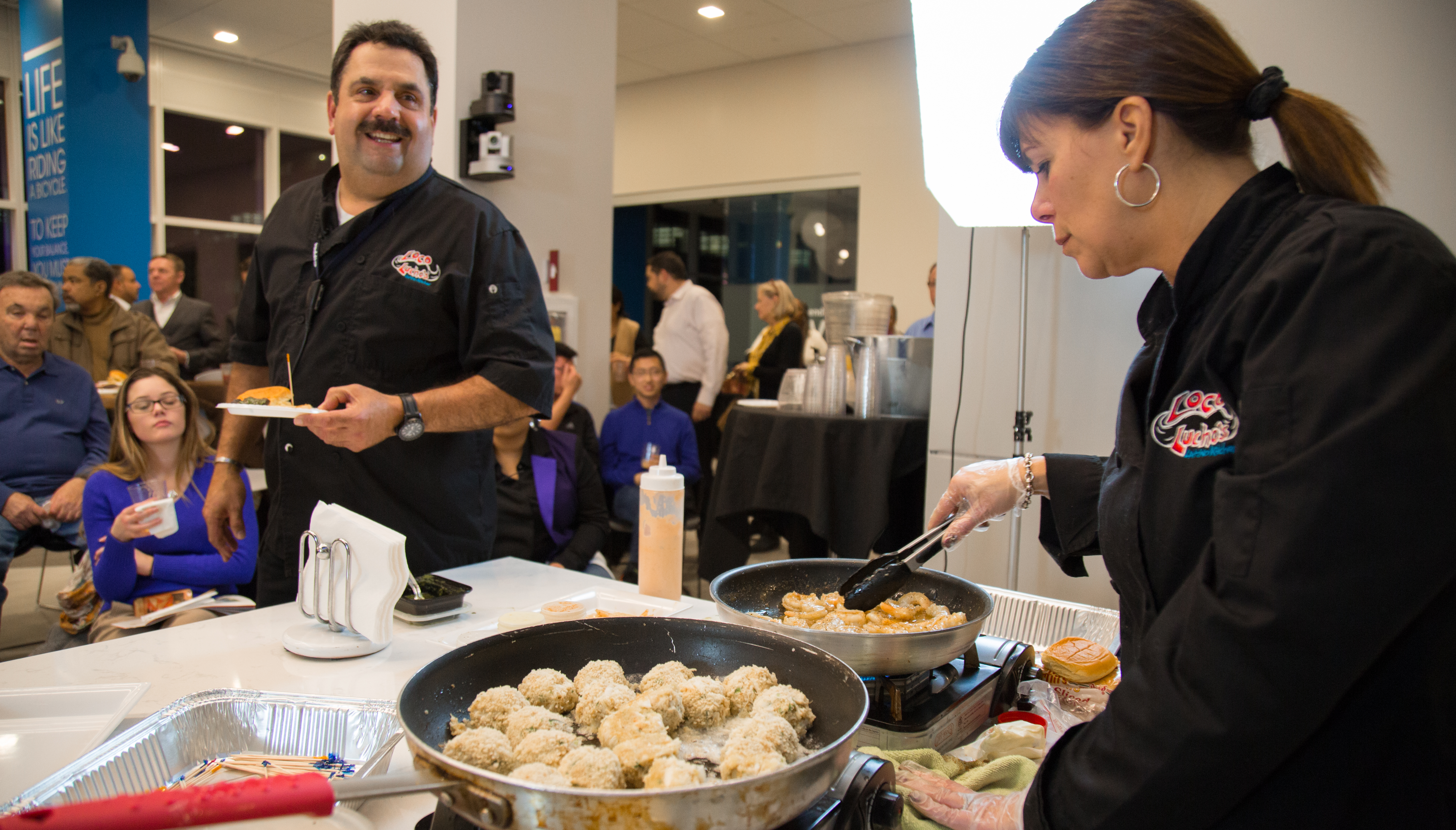 Loco Lucho's live cooking demonstration. Photograph taken by Samantha Laub for AL DÍA News. 