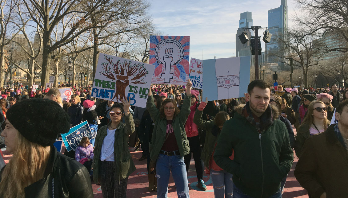 Thousands of people attended the Women’s March on the Benjamin Franklin Parkway in Philadelphia. Photos: Yesid Vargas / AL DÍA News