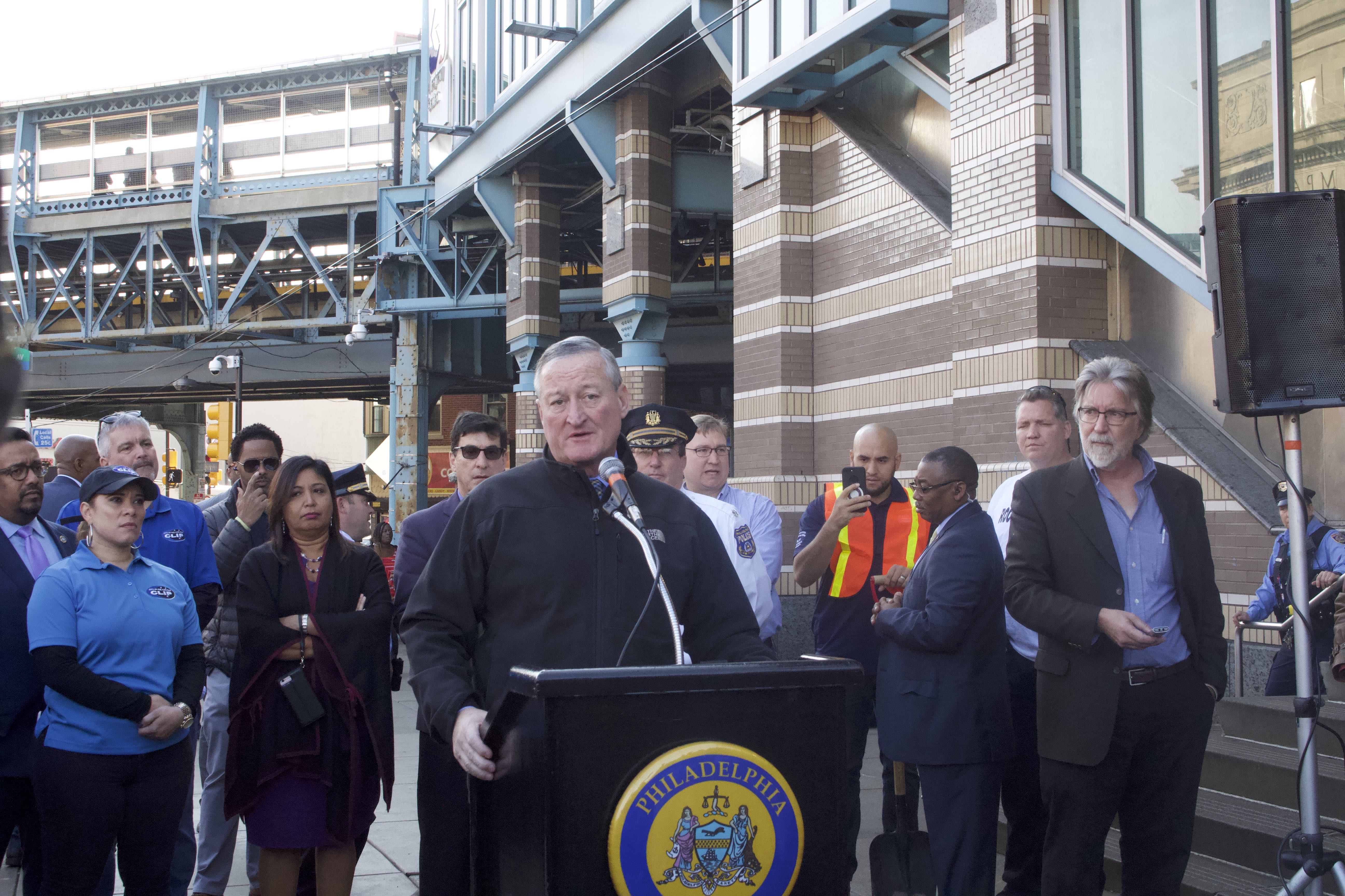 Mayor Kenney speaks at large-scale clean-up of Kensington Avenue in November. Photo: David Maas/AL DÍA News.