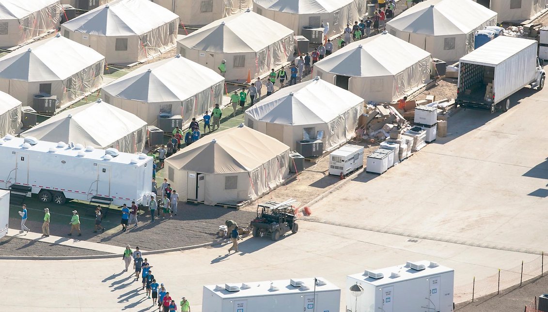 Aerial view of the tent city at the Marcelino Serna Port of Entry in September in Tornillo, Texas. Photo: Ivan Pierre Aguirre/Ivan Pierre Aguirre Sanders/Wingo. SF Chronicle.