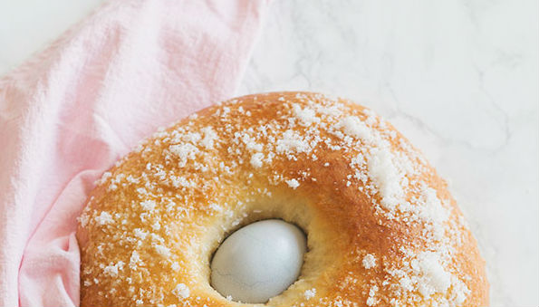 El bizcocho tradicional de la mona lleva harina, huevos y azúcar. Foto: Receta de bizcocho de mona de Maria Lunarillos
