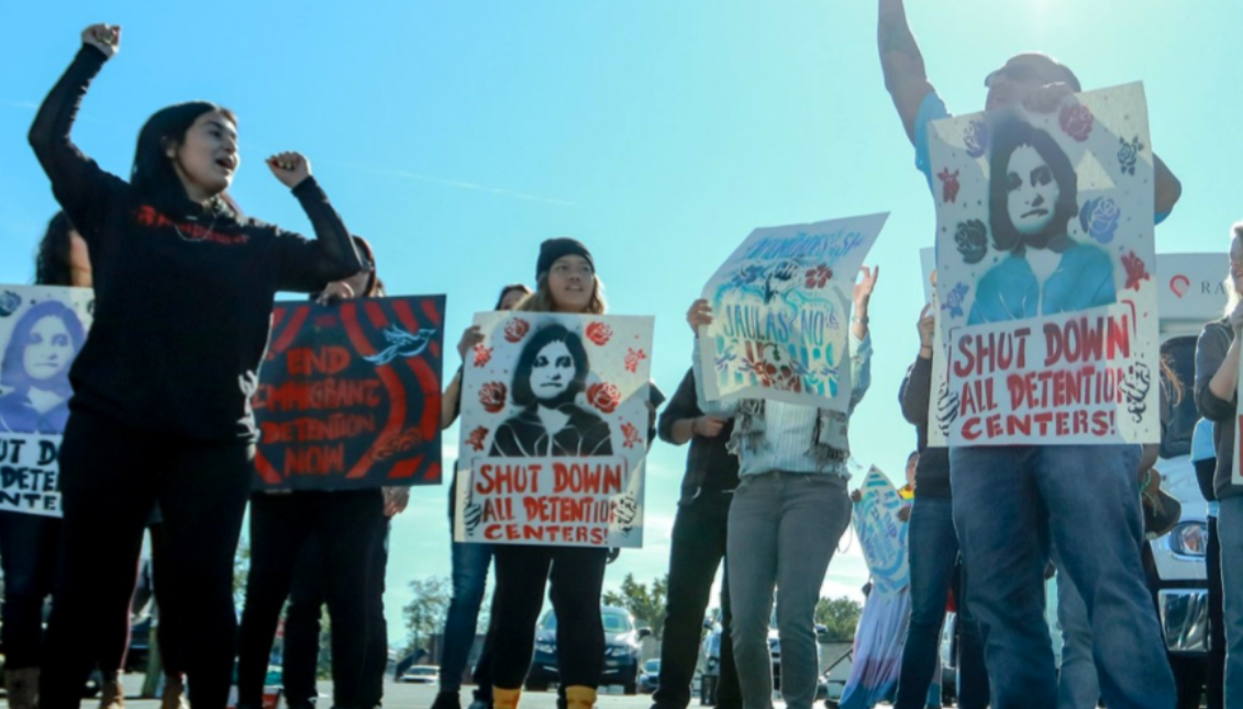 Protesters outside of Etowah County Jail in Alabama. Photo: Fernando Lopez