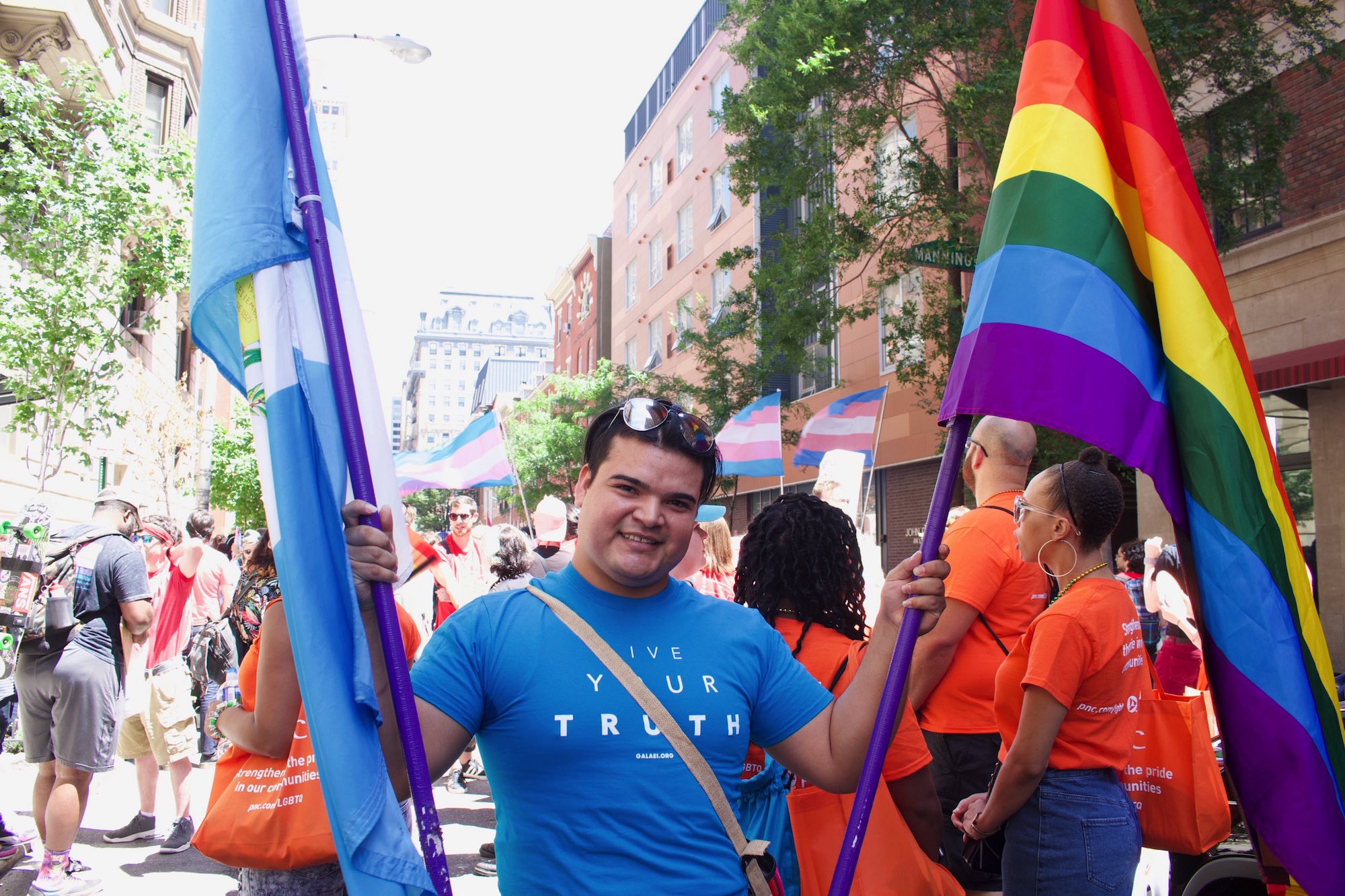 Raúl Guerra Chávez, a Guatemalan immigrant, poses with the Guatemalan flag and the Pride flag in hand during Philadelphia's 2019 Pride Parade. Photo: Emily Neil/AL DÍA News
