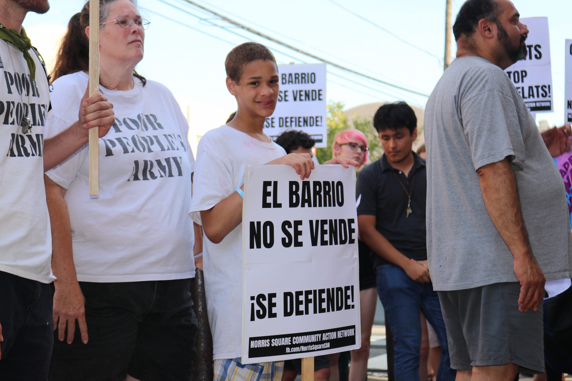 Residents were out in force at the corner of Howard and Norris streets on Aug. 8 against exclusive development in their community. Photo: Michelle Myers/AL DÍA News.