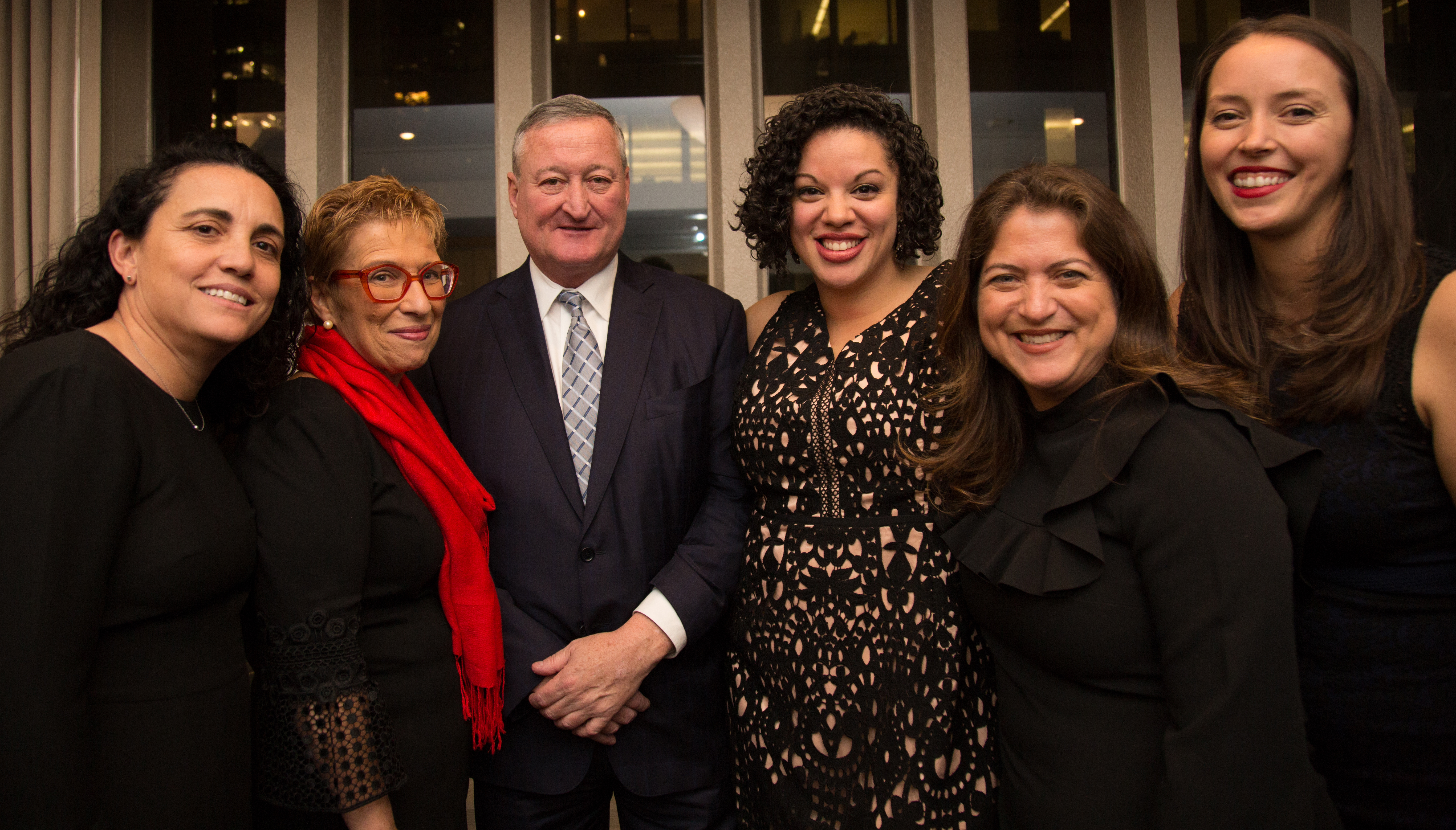 Deborah Mahler, Rev. Bonnie Camarda, Mayor Jim Kenney, Tiffany Tavarez, Cynthia Figueroa y Jane Slusser 