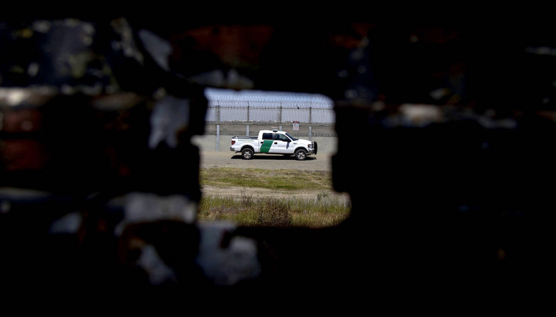 View of a US border control patrol from Mexican territory on Thursday, April 5, 2018, in Tijuana, Baja California (Mexico). EFE / Alejandro Zepeda