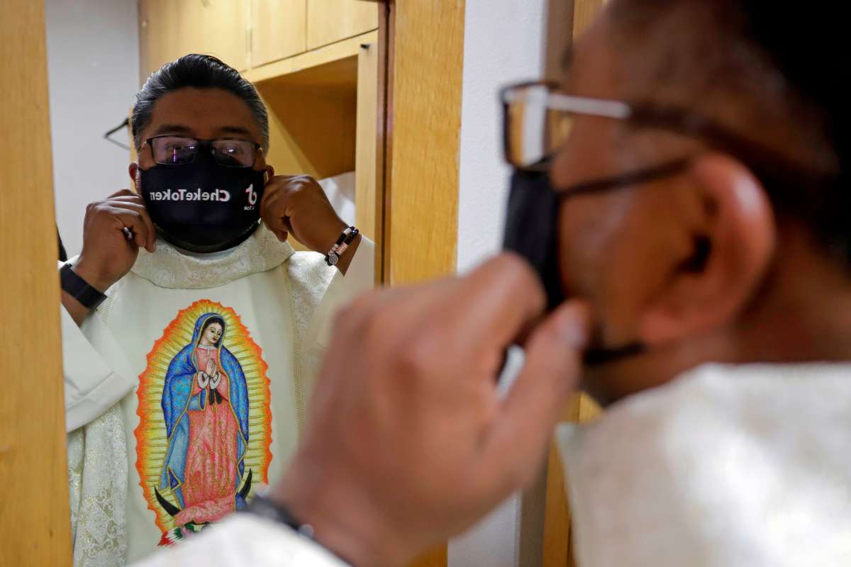 Priest Ezequiel Padilla, or Padre Cheke. Photo by Hilda Ríos, courtesy of Efe.