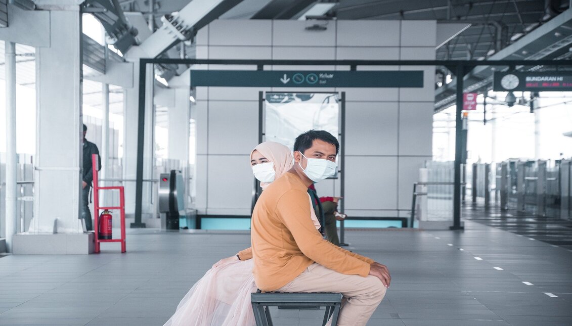 couple in train station, image to illustrate note about countries where the US recommends not to travel