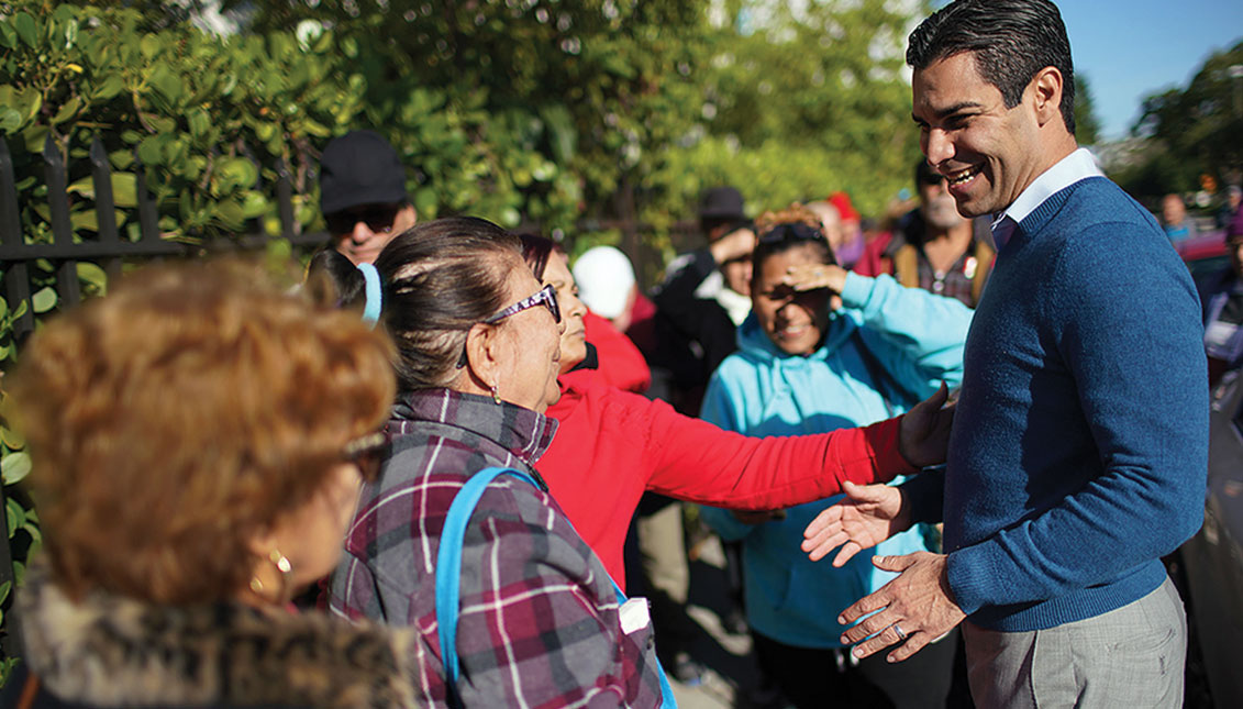 Mayor Francis Suárez greets people standing in the street in Miami. Photo: Joe Raedler / Getty Images
