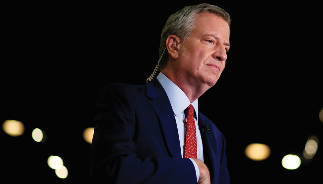 Democratic presidential candidate New York City Mayor Bill De Blasio prepares for a television interview in the spin room before the second night of the first Democratic presidential debate June 27, 2019 in Miami, Florida. Photo: Cliff Hawkins / Getty Images)
